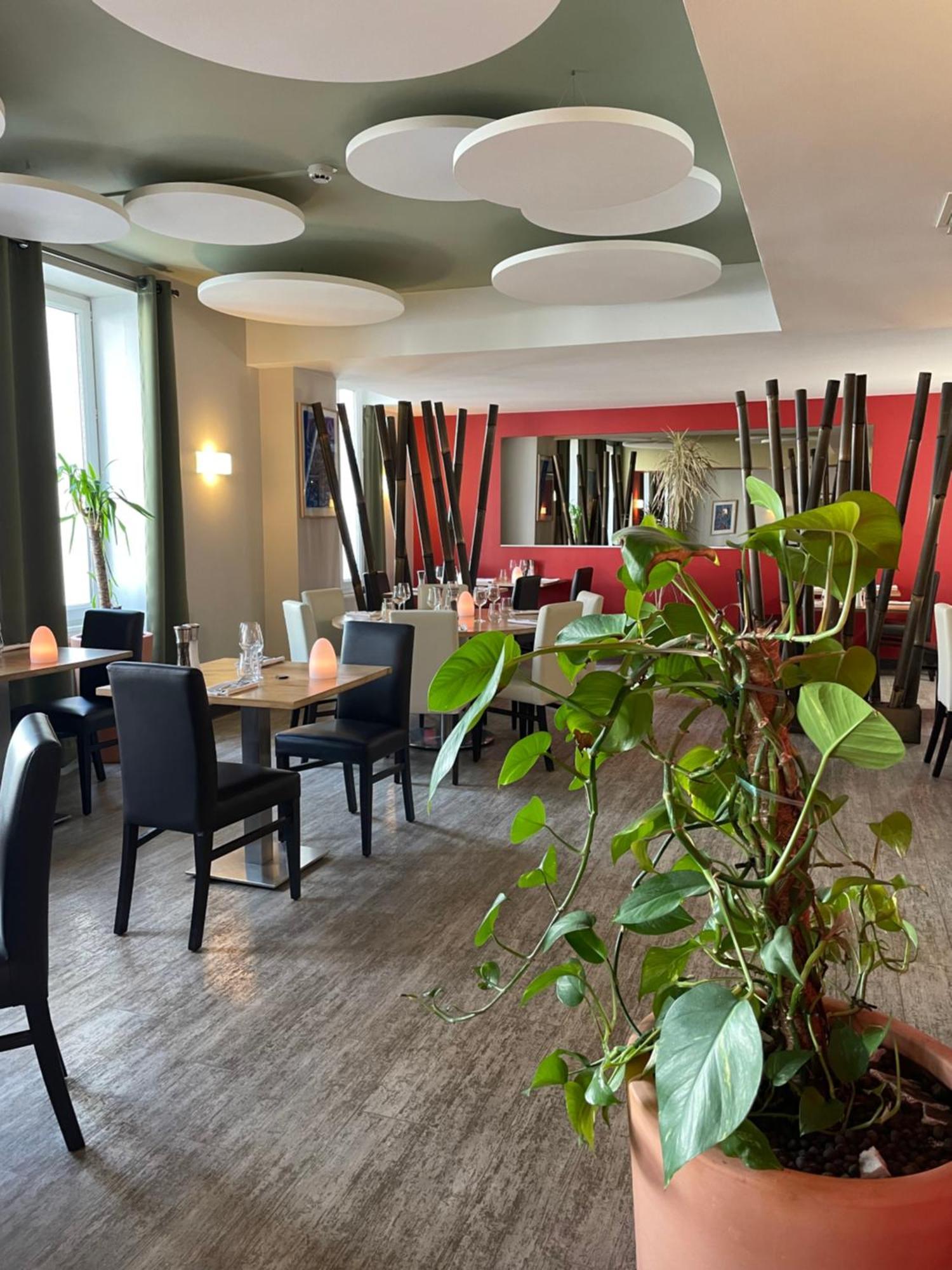 Hôtel Restaurant La Boule d'Or Barbezieux-Saint-Hilaire Exterior foto